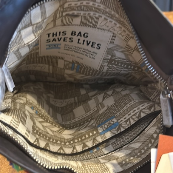 TOMS women’s Crossbody Bag Rainbow Summit Stripe Embellished Boho Tassel Artisan - Picture 15 of 16